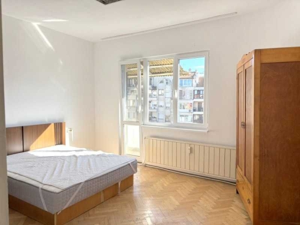 Дава се под наем Двустаен апартамент в Бургас, Възраждане - 90 кв.м за 350 € - Снимка #1