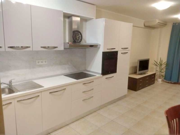 Дава се под наем Двустаен апартамент в Бургас, Център - 80 кв.м за 450 € - Снимка #1