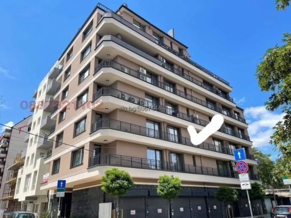 Двустаен апартамент в София, Център - 70 кв.м за 2522 €/кв.м - Снимка #1