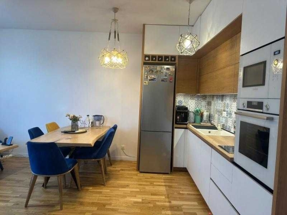 Дава се под наем Двустаен апартамент в Бургас, Славейков - 78 кв.м за 612 € - Снимка #1