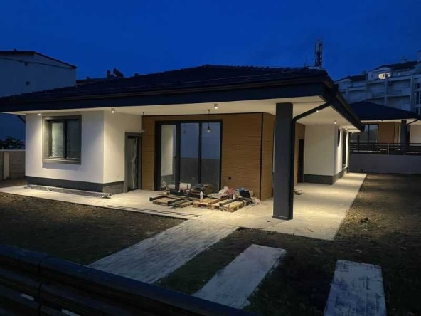 Къща в с. Синеморец, Област Бургас - 151 кв.м за 2252 €/кв.м - Снимка #1