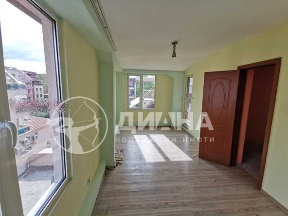 Тристаен апартамент в Пловдив, Младежки Хълм - 72 кв.м за 1431 €/кв.м - Снимка #1