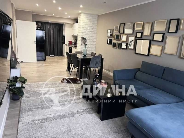 Тристаен апартамент в Пловдив, Център - 100 кв.м за 2200 €/кв.м - Снимка #1