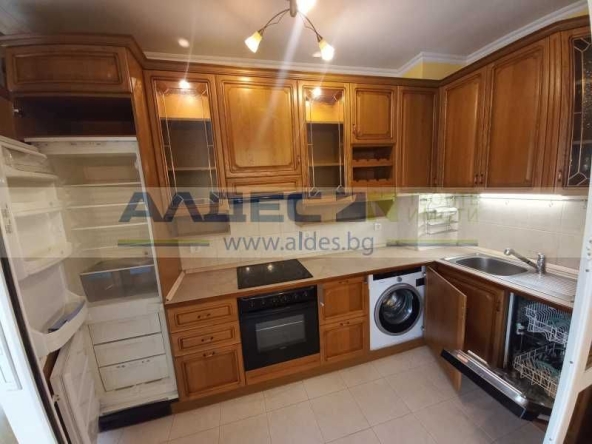 Дава се под наем Тристаен апартамент в София, Център - 107 кв.м за 1200 € - Снимка #1