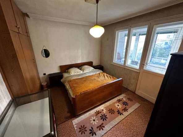 Дава се под наем Етаж от къща в Пловдив, Кючук Париж - 150 кв.м за 382.5 € - Снимка #1