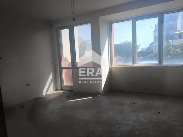 Двустаен апартамент в Варна, Колхозен пазар - 55 кв.м за 1696 €/кв.м - Снимка #1