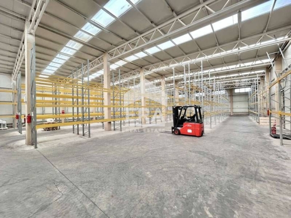 Дава се под наем Склад в с. Нови хан, Област София-област - 1360 кв.м за 6000 € - Снимка #1