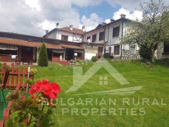 Хотел в с. Осеновлаг, Област София-област - 1200 кв.м за 375 €/кв.м - Снимка #1