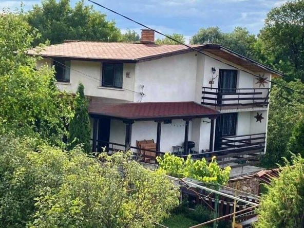 Къща в с. Друган, Област Перник - 200 кв.м за 1000 €/кв.м - Снимка #1