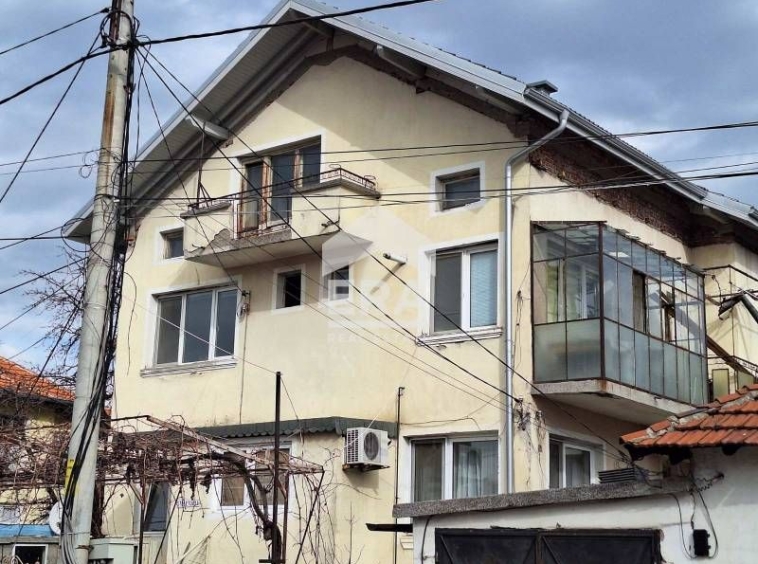 Етаж от къща в Кюстендил, Бузлуджа - 128 кв.м за 618 €/кв.м - Снимка #1