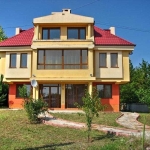 Дава се под наем Къща в Бургас, Ветрен - 240 кв.м за 1000 € - Снимка #1