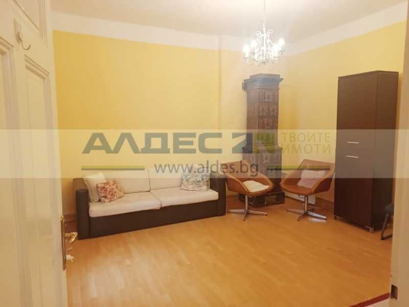 Дава се под наем Тристаен апартамент в София, Център - 120 кв.м за 650 € - Снимка #1