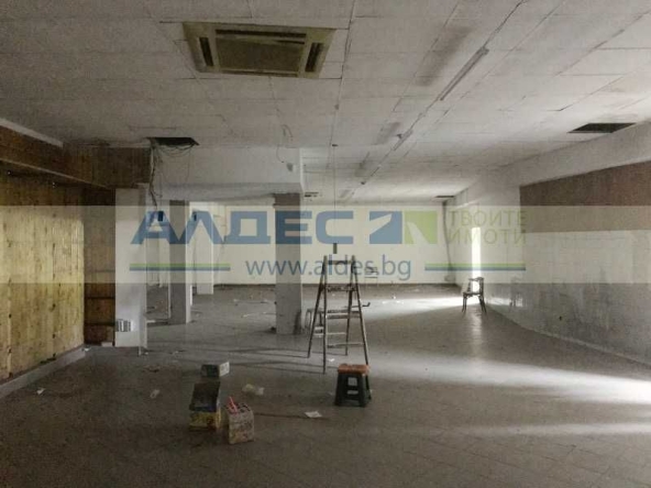 Дава се под наем Магазин в София, Красна поляна 1 - 425 кв.м за 2000 € - Снимка #1