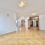 Дава се под наем Тристаен апартамент в София, Изток - 120 кв.м за 1150 € - Снимка #1