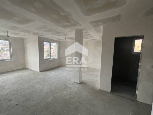 Четиристаен апартамент в Варна, м-т Кочмар - 194 кв.м за 1341 €/кв.м - Снимка #1