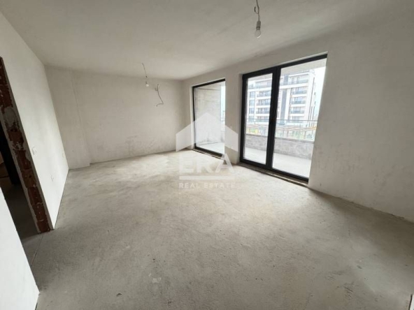 Четиристаен апартамент в к.к. Св.Св. Константин и Елена - 135 кв.м за 1963 €/кв.м - Снимка #1