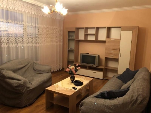 Дава се под наем Тристаен апартамент в Пловдив, Кършияка - 100 кв.м за 460 € - Снимка #1