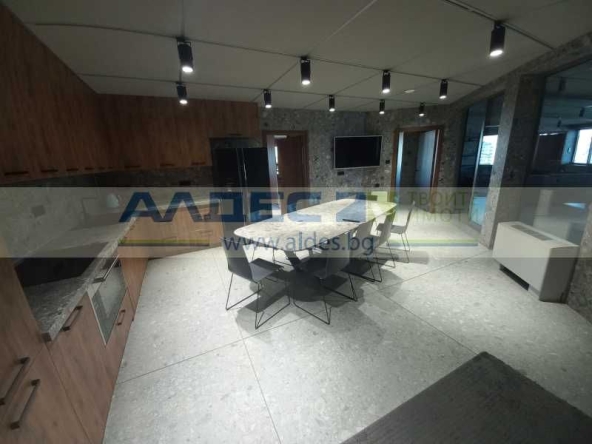 Дава се под наем Четиристаен апартамент в София, Младост 4 - 275 кв.м за 2640 € - Снимка #1