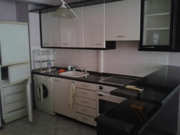 Дава се под наем Тристаен апартамент в Пловдив, Кършияка - 120 кв.м за 510 € - Снимка #1