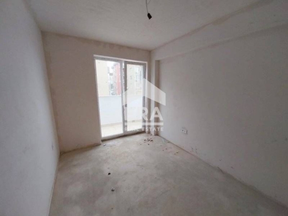 Двустаен апартамент в Варна, Кайсиева градина - 43 кв.м за 2070 €/кв.м - Снимка #1