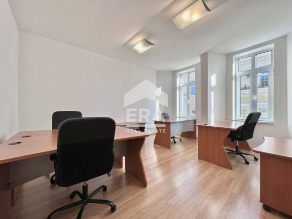 Дава се под наем Офис в София, Център - 116 кв.м за 2320 € - Снимка #1