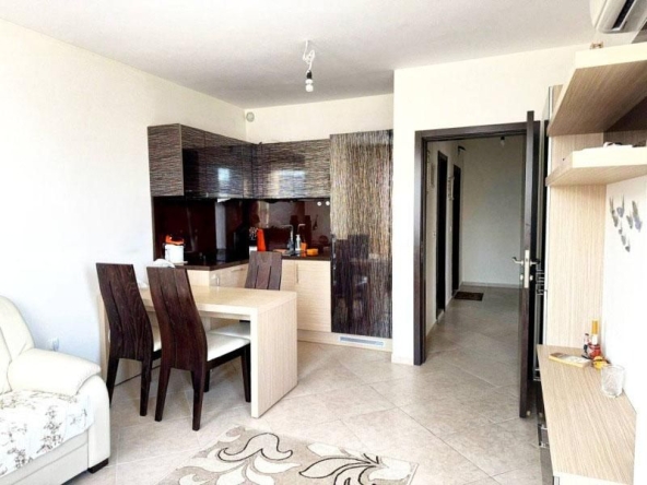 Тристаен апартамент в Бургас, Долно Езерово - 69 кв.м за 1131 €/кв.м - Снимка #1