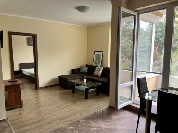 Дава се под наем Двустаен апартамент в София, Център - 65 кв.м за 720 € - Снимка #1