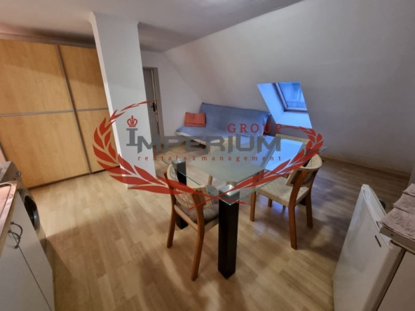 Дава се под наем Двустаен апартамент в Варна, Център - 55 кв.м за 382.5 € - Снимка #1