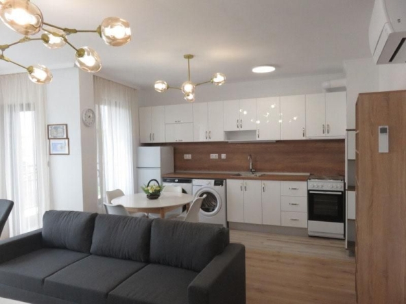 Дава се под наем Двустаен апартамент в Пловдив, Център - 67 кв.м за 612 € - Снимка #1