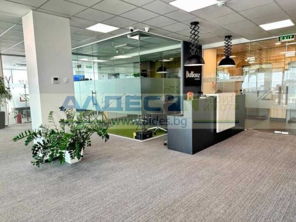 Дава се под наем Офис в София, Младост 4 - 627 кв.м за 8500 € - Снимка #1