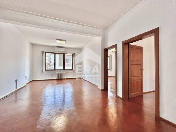 Дава се под наем Офис в София, Докторски паметник - 140 кв.м за 1200 € - Снимка #1