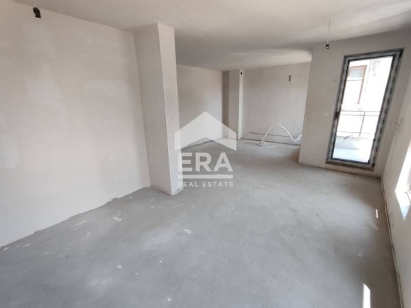 Тристаен апартамент в Варна, Операта - 108 кв.м за 1991 €/кв.м - Снимка #1