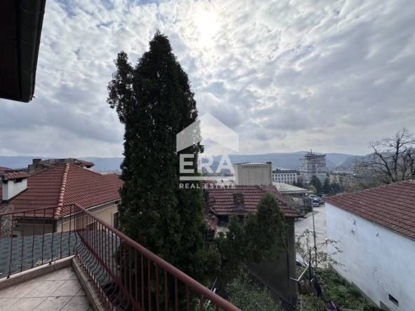 Дава се под наем Двустаен апартамент в Велико Търново, Център - 53 кв.м за 280.5 € - Снимка #1