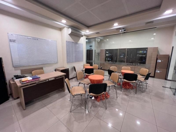 Дава се под наем Офис в Пловдив, Център - 91 кв.м за 1020 € - Снимка #1