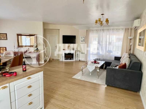 Тристаен апартамент в Пловдив, Център - 120 кв.м за 2709 €/кв.м - Снимка #1