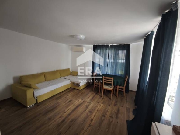 Дава се под наем Тристаен апартамент в Аксаково - 100 кв.м за 506 € - Снимка #1