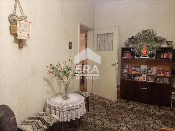 Тристаен апартамент в Ловеч, Широк център - 8 кв.м за 9975 €/кв.м - Снимка #1