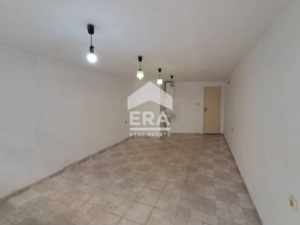 Дава се под наем Магазин в Варна, Спортна зала - 49 кв.м за 205 € - Снимка #1