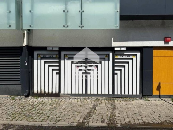 Дава се под наем Гараж / Паркомясто в Русе, Център - 38 кв.м за 382.5 € - Снимка #1