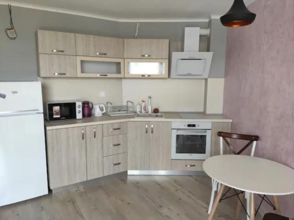 Дава се под наем Двустаен апартамент в Варна, Аспарухово - 68 кв.м за 425 € - Снимка #1