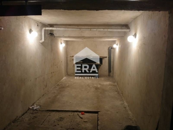 Дава се под наем Гараж / Паркомясто в Плевен, Идеален център - 20 кв.м за 66.3 € - Снимка #1