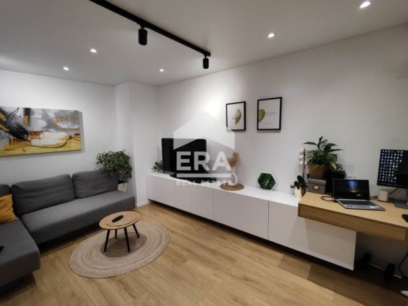 Тристаен апартамент в Варна, Център - 120 кв.м за 2334 €/кв.м - Снимка #1