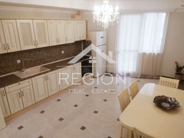 Дава се под наем Многостаен апартамент в Варна, Младост 2 - 300 кв.м за 1600 € - Снимка #1