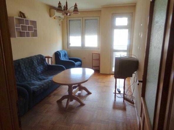 Дава се под наем Двустаен апартамент в Бургас, Център - 40 кв.м за 306 € - Снимка #1