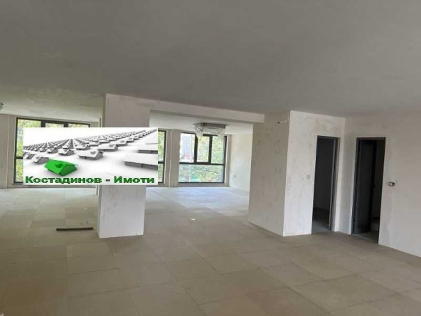 Дава се под наем Офис в Пловдив, Кючук Париж - 221 кв.м за 1440 € - Снимка #1