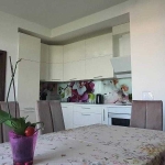 Дава се под наем Тристаен апартамент в Бургас, Зорница - 100 кв.м за 1224 € - Снимка #1