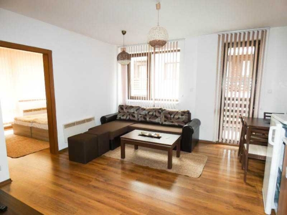 Дава се под наем Тристаен апартамент в Банско - 70 кв.м за 331.5 € - Снимка #1