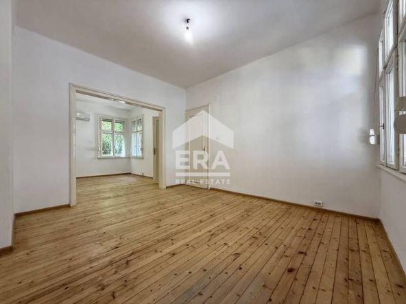 Дава се под наем Четиристаен апартамент в София, Център - 85 кв.м за 800 € - Снимка #1