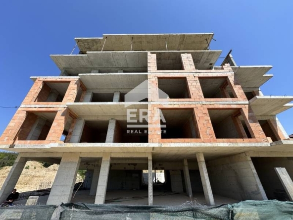 Тристаен апартамент в Варна, Левски - 107 кв.м за 1575 €/кв.м - Снимка #1