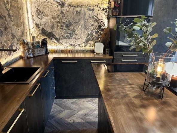 Дава се под наем Тристаен апартамент в София, Света Троица - 80 кв.м за 500 € - Снимка #1